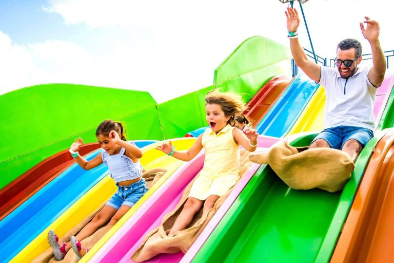 Fiesta, color y entretenimiento en la nueva temporada de Carnaval de Pola Park
