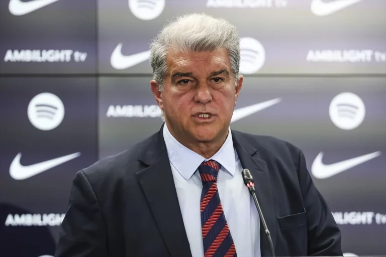 Laporta negocia salida de un intocable del FC Barcelona a sus espaldas