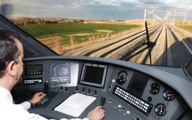 Un Maquinista A Los Mandos De Un Tren De Renfe Fuente: Europa Press