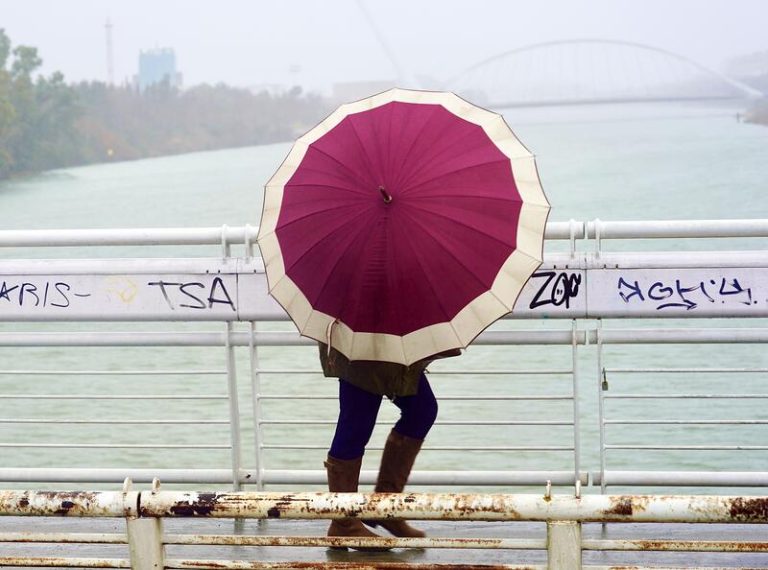 Alerta meteorológica: 13 provincias en riesgo por lluvia, viento y olas – Andalucía, la más afectada