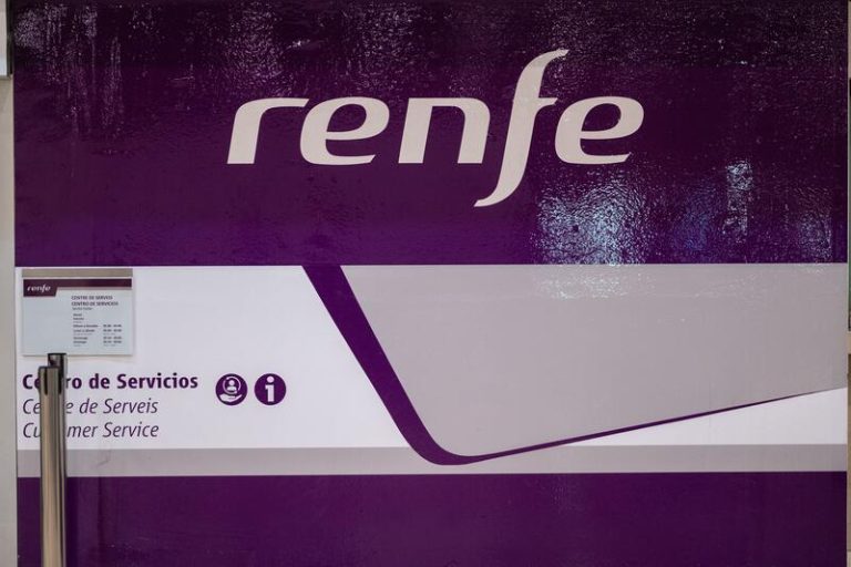 Desconvocada la huelga en Renfe y Adif tras un acuerdo ‘in extremis’ de los sindicatos con el Ministerio de Transportes