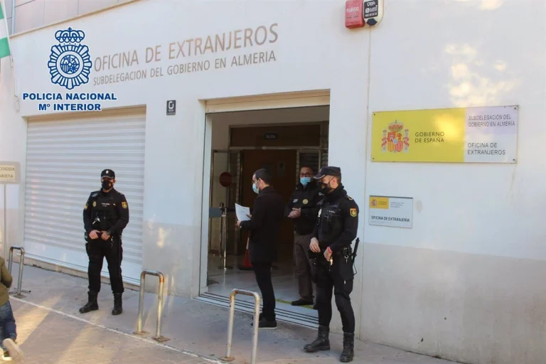 El laberinto de la regularización migratoria: un camino lleno de obstáculos y esperas