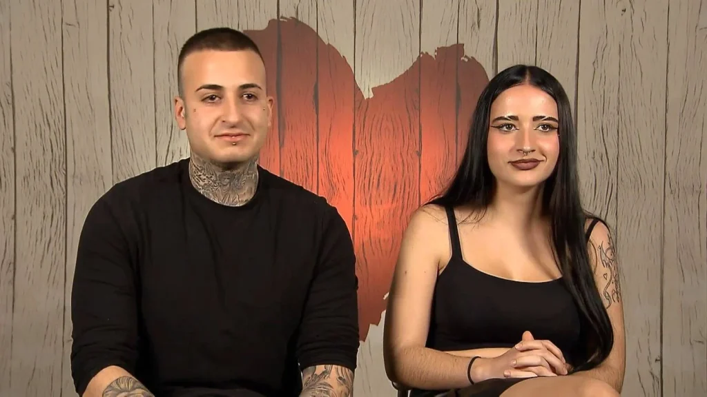 El Enfrentamiento Ideológico Que Partió En Dos La Mesa De First Dates 1 El Primer Encuentro De Carmela E Iomar En First Dates