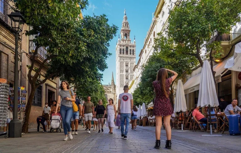 El servicio de Booking, Airbnb y Marriott hunde a Ryanair en una España «no preparada»