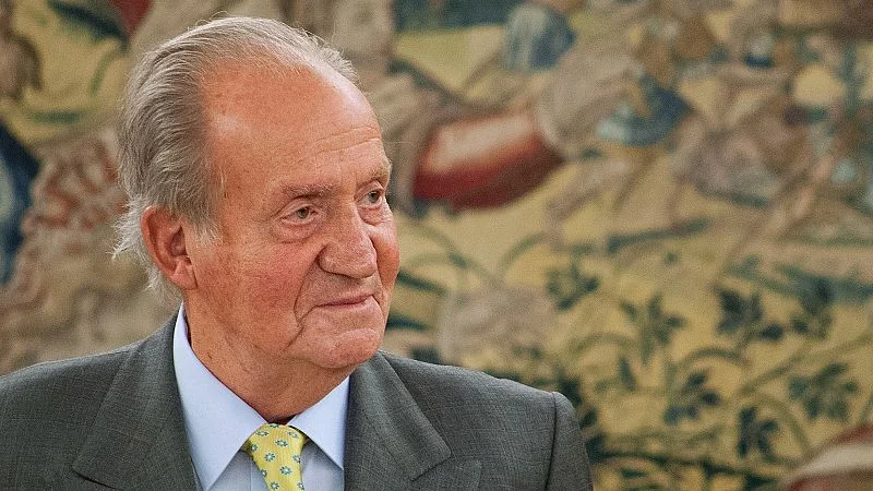 Juan Carlos I Ha Elegido La Distancia Como Refugio