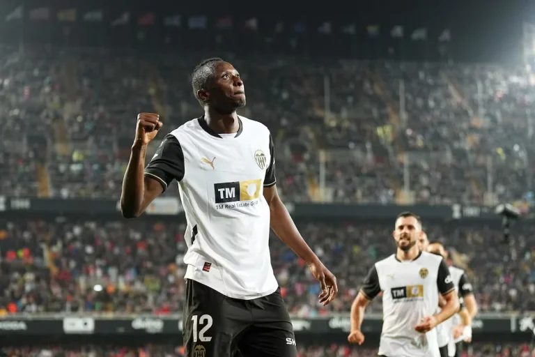La Real Sociedad cambia condiciones de Umar Sadiq para el Valencia CF