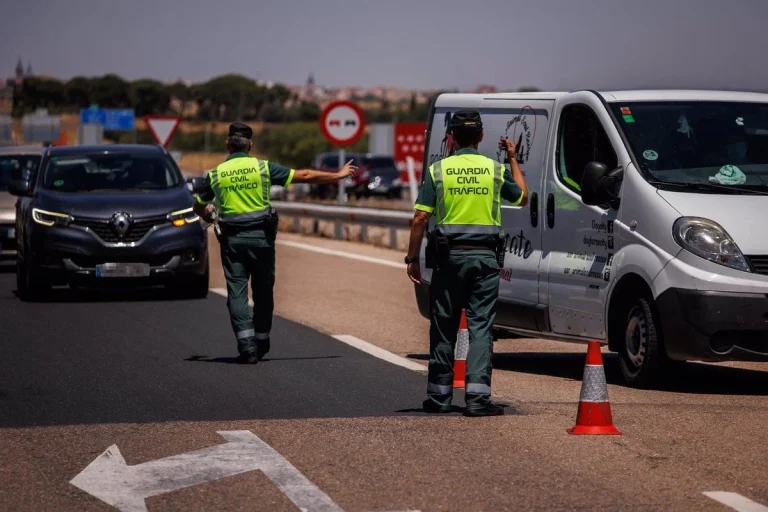 La “trampa del abuelo”: la nueva estafa detectada por la DGT que puede llevarte a la cárcel