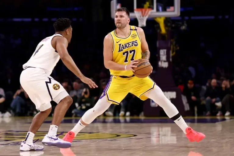 Luka Doncic hace prescindible a LeBron en los Lakers