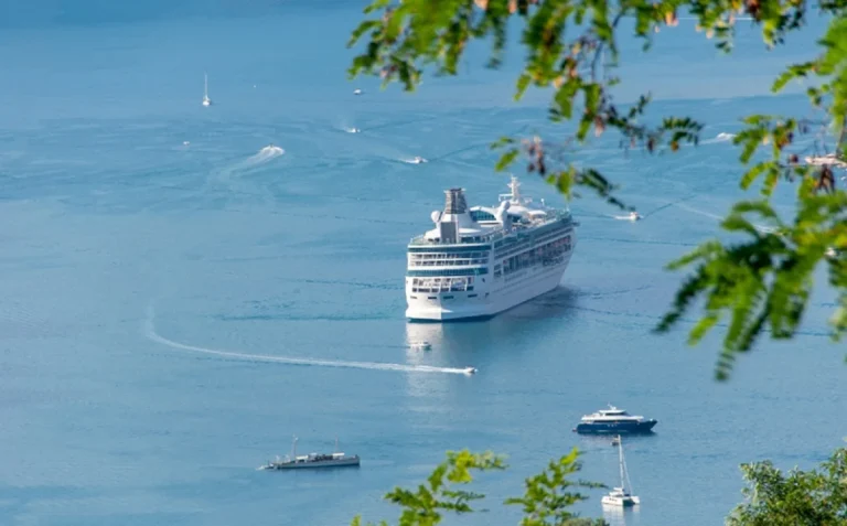 Descubre las ventajas de viajar en ferry: Comodidad, flexibilidad y experiencia