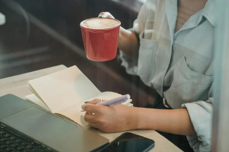 Fruta y café en la oficina: el secreto para empleados felices y productivos