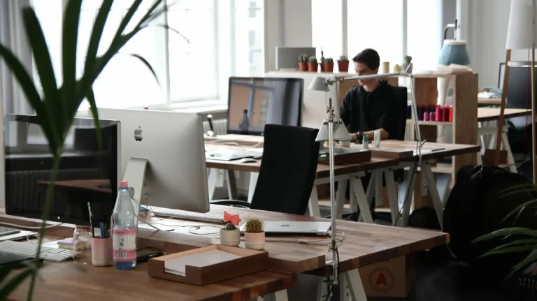 Organiza tu espacio de trabajo: claves para mejorar la productividad