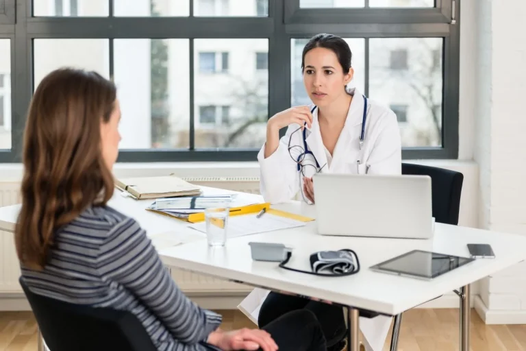 Solti, Geicam, SEEO, Fecma, AFC y Novartis lanzan una encuesta para mejorar el abordaje del cáncer de mama localizado HR+ HER2-