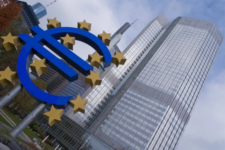 Adiós al billete: El BCE avisa del euro digital y Trump cierra la puerta al dólar virtual