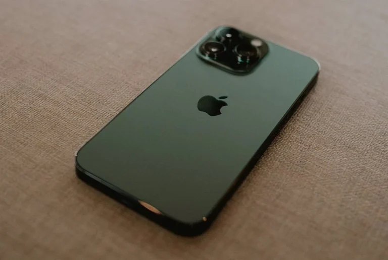 Apple y Samsung, ante la incertidumbre arancelaria y el crecimiento de marcas chinas de móviles