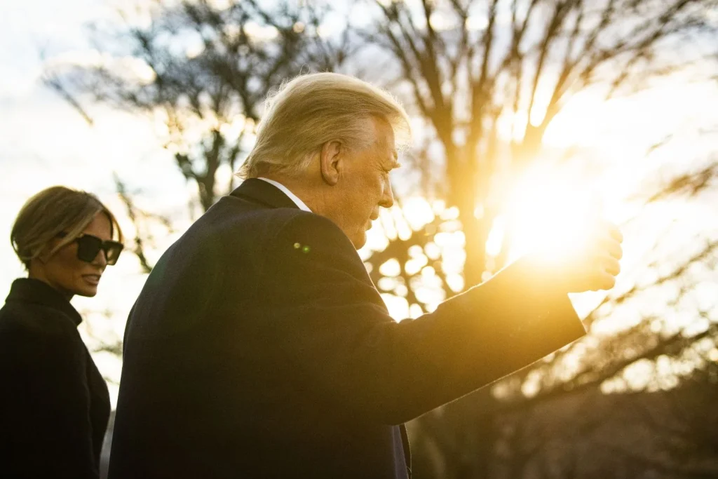 La Guerra Comercial De Trump Amenaza Con Apartar A Hollywood Del Mercado Chino 1 Europapress 3525782 Presidente Estados Unidos Donald Trump Abandona Casa Blanca Acompanado
