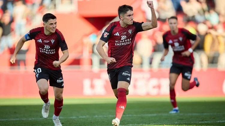 Gorrotxategi En Un Partido Con El Cd Mirandés Fuente: Laliga Hypermotion