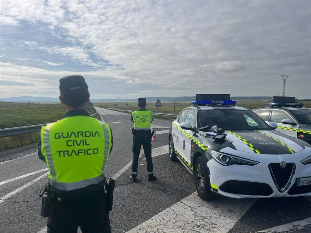 La Dgt Intensifica Sus Controles: Multas De Hasta 500 Euros Para Quienes Hagan Esto 6 De La Multa A La Cárcel: Cuando La Trampa Se Convierte En Delito