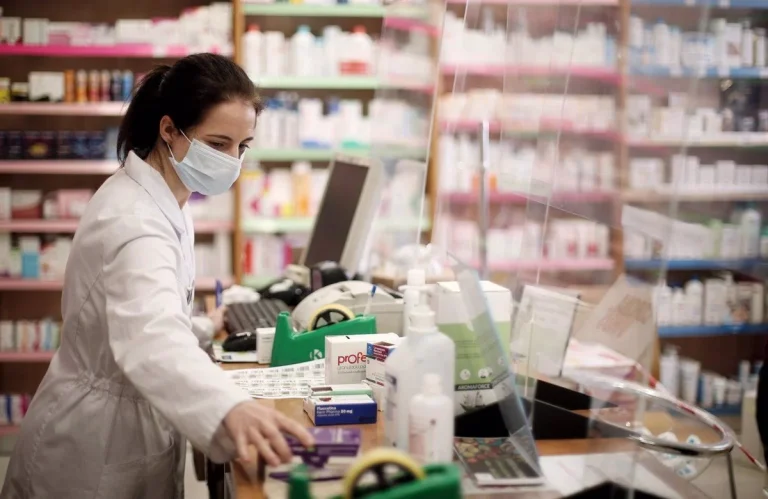 La nueva ley de medicamentos enfrenta al Gobierno con los farmacéuticos