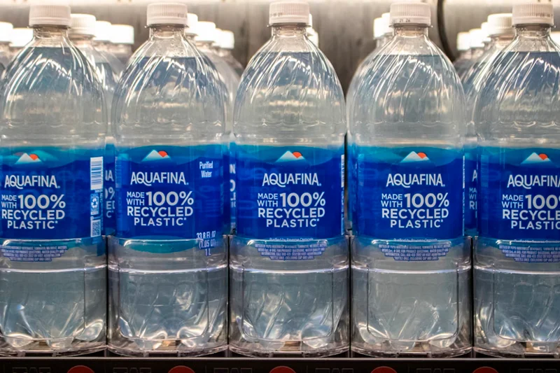 Para Un Apagón, Agua Embotellada Y Alimentos No Perecederos