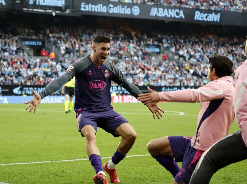 El Sevilla Fc Se Lanza A Por Roberto Fernández. Fuente: Agencias