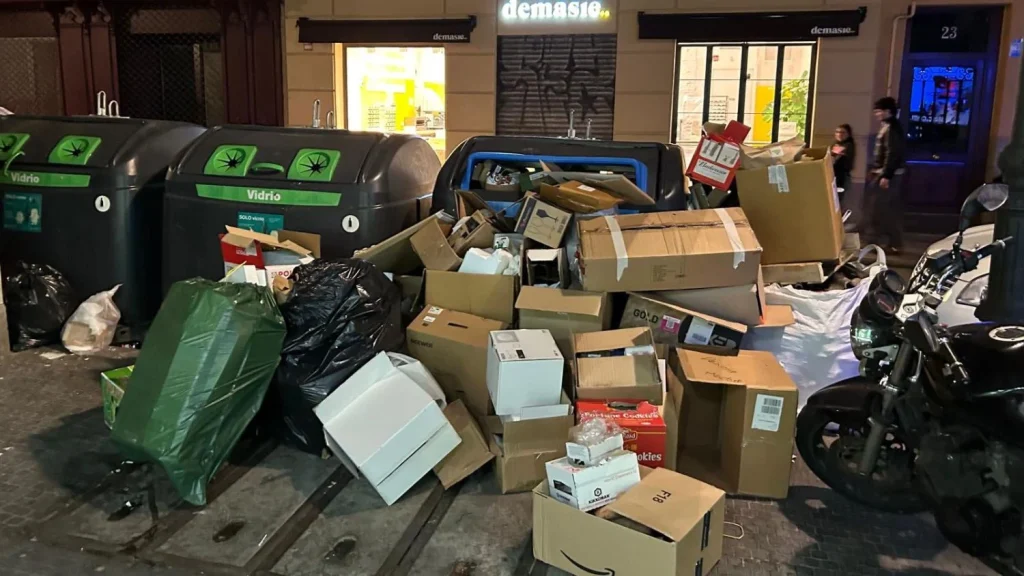 Basura En Contenedores Cuya Recogida Sí Está Cubierta Pese A La Huelga