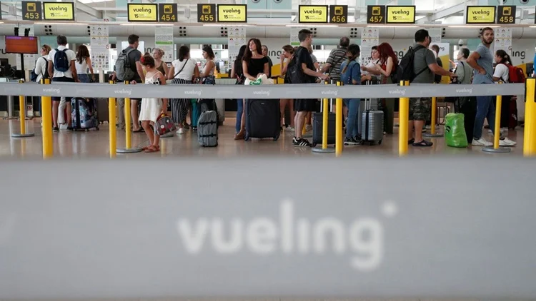 Equipaje De Mano Vueling Ryanair Fuente: Freepik