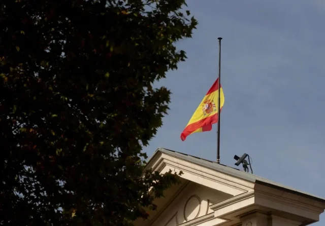Las Incongruencias Del Luto Oficial En España Tras La Muerte Del Papa