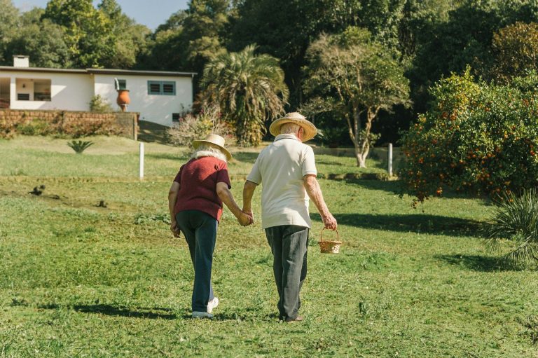 Holidu desvela las ciudades más envejecidas de España