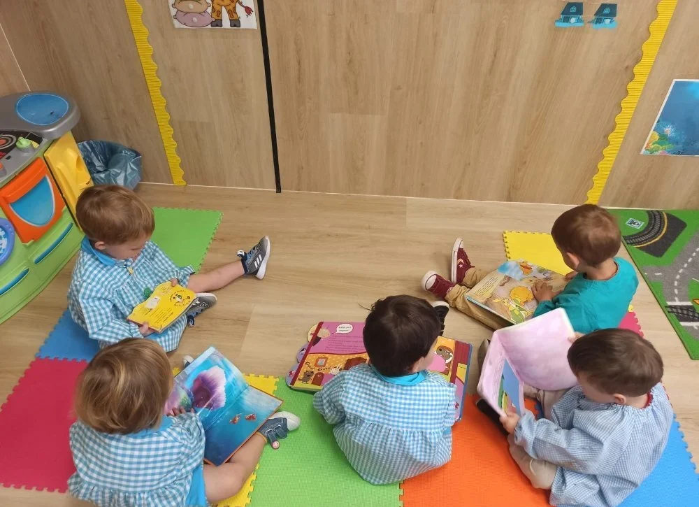 Niños En Una Escuela Infantil