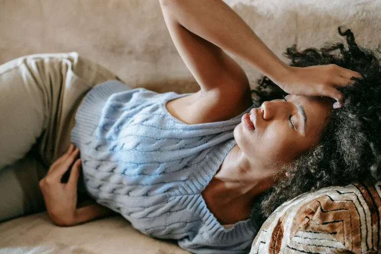 Si tienes este síntoma al despertar, tu hígado está pidiendo ayuda