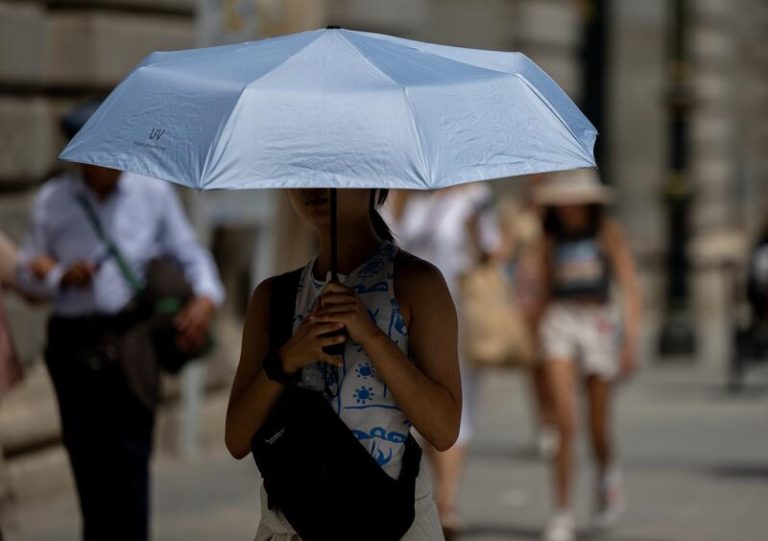 Llega el calor asfixiante a España, con los termómetros en 40 grados en algunas zonas