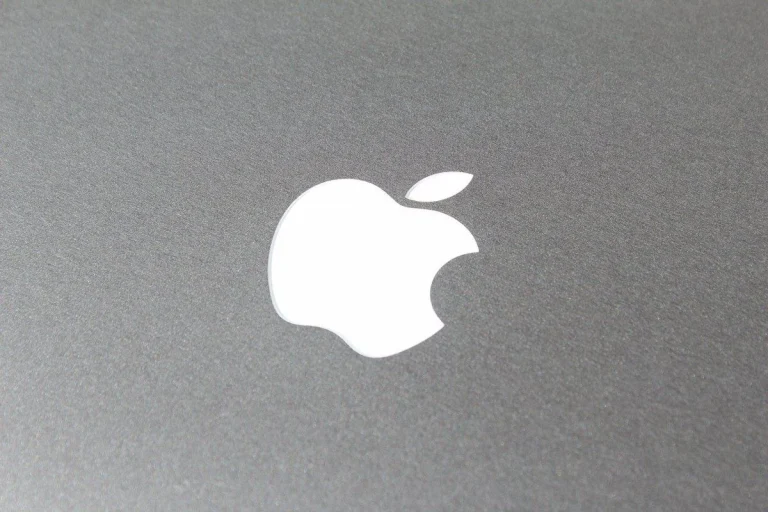 Apple cede a la fuerza y Fortnite abre la brecha en la App Store