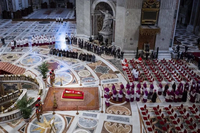 El Vaticano Cierra Sus Puertas: El Cónclave Para Elegir Al Nuevo Papa Está Listo