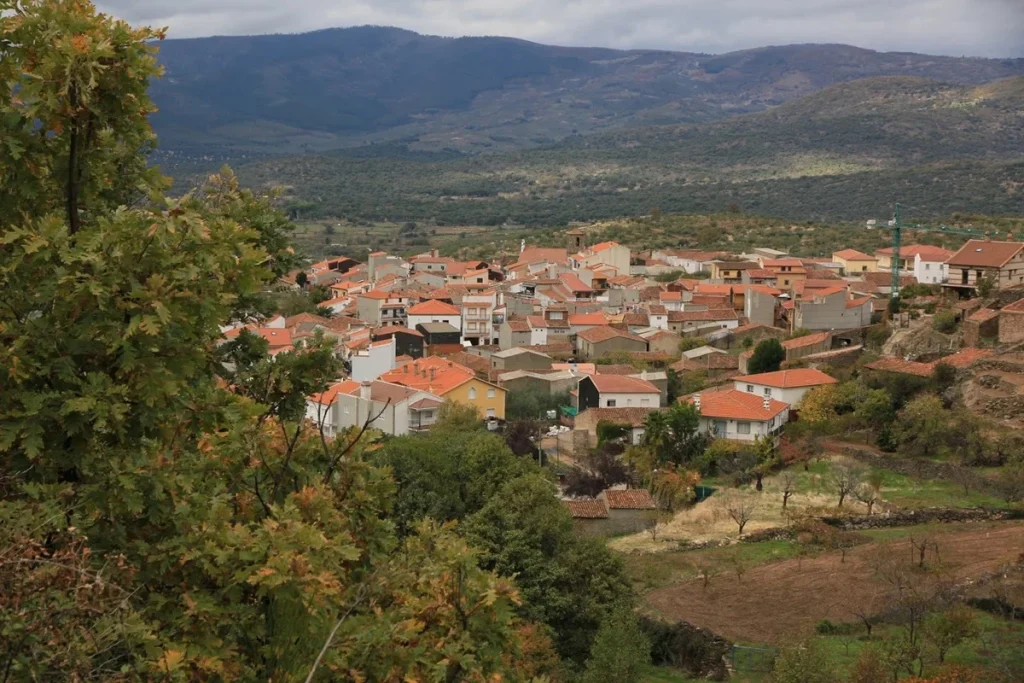 Los Tres Pueblos De España Donde Te Pagan Por Vivir Con Hasta 15.000 Euros De Cuantía 4 Gargantilla Fuente: Villa Del Ambroz
