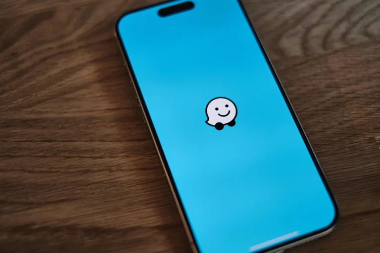 La estafa que usa Waze para cobrar hasta 3.500 euros a los conductores