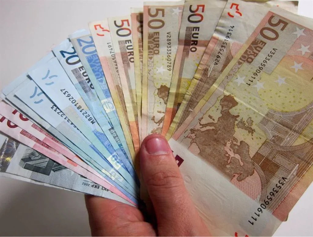 La Hostelería, El Sector Con Peor Salario En España