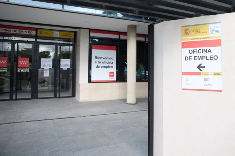 La millonaria modernización del SEPE acaba colapsando las oficinas