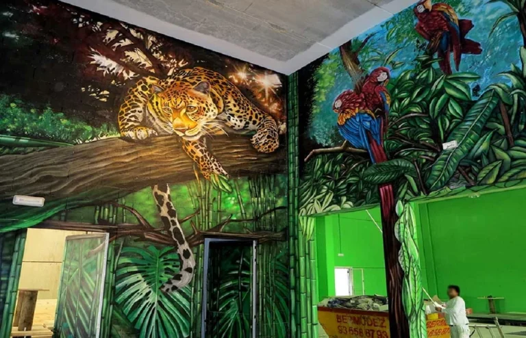 Decoración de murales pintados a mano en Barcelona