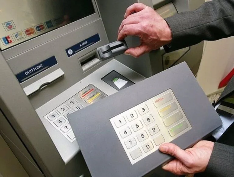 Revolución silenciosa en los cajeros de los bancos españoles