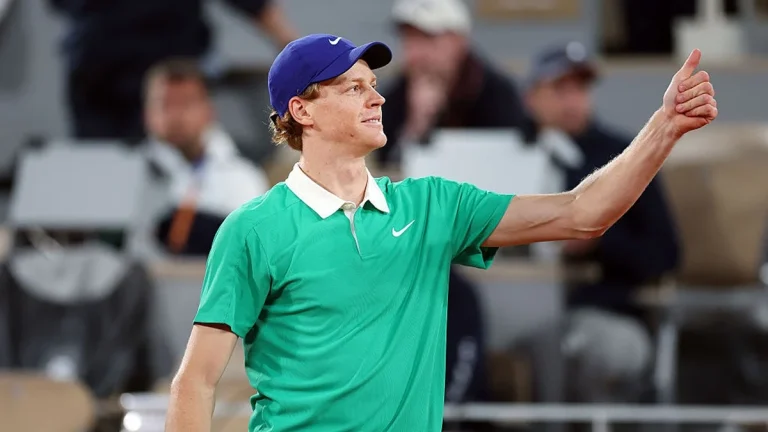 Sinner pone patas arriba Roland Garros con su gesto hacia Rafa Nadal en la Chatrier