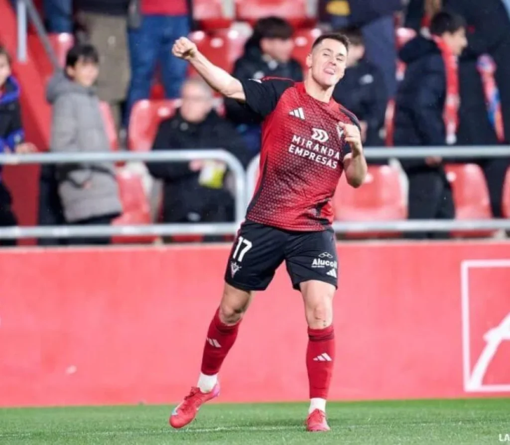 Pacheta Pide Favor Al Athletic Para Catapultar Al Granada Cf: Fichaje De Campanillas 1 Pacheta Quiere A Urko Izeta Para Reforzar La Delantera Del Granada Cf. Fuente: Agencias