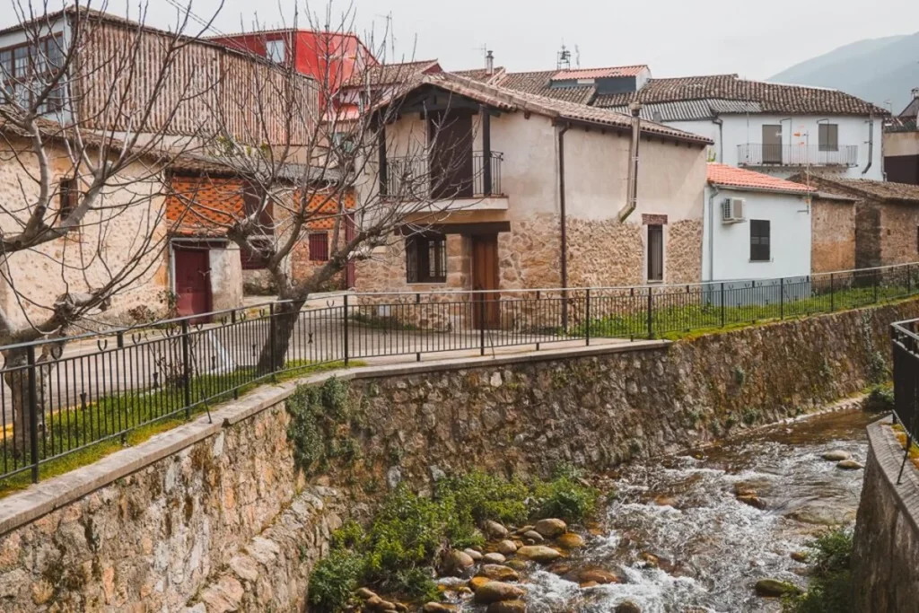 Los Tres Pueblos De España Donde Te Pagan Por Vivir Con Hasta 15.000 Euros De Cuantía 2 Aldeanueva Del Camino Pueblos Pagan Viri Fuente: Diva