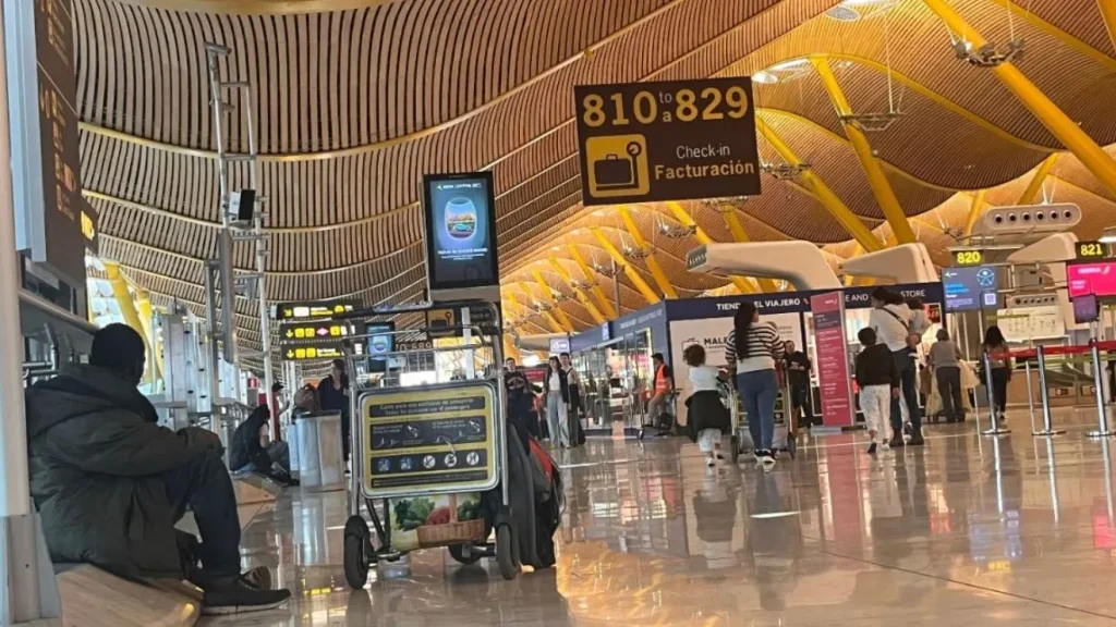 La «Aporofobia Institucionalizada» De Barajas Y Madrid Abandona A Cientos De Personas Sin Hogar 1 Barajas Madrid Personas Sin Hogar