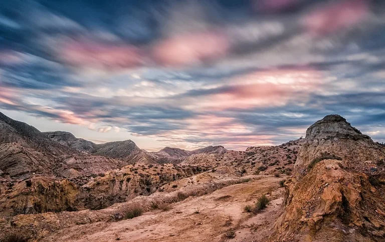 Vive el lejano Oeste en España: el desierto europeo donde se ruedan westerns y puedes hacer rutas espectaculares