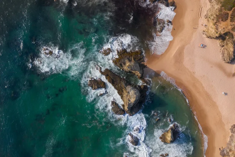 Portugal esconde una bahía secreta de belleza mundial que es además un santuario gastronómico para los amantes de las ostras