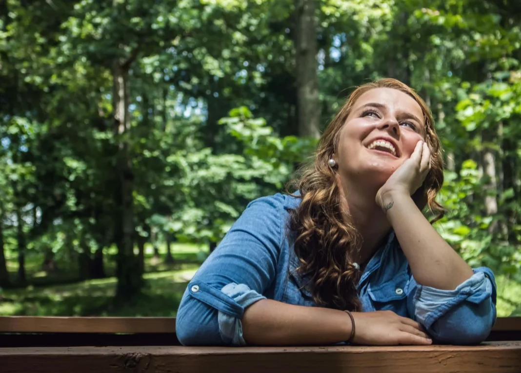 Hablar solo no es extraño: es inteligencia emocional