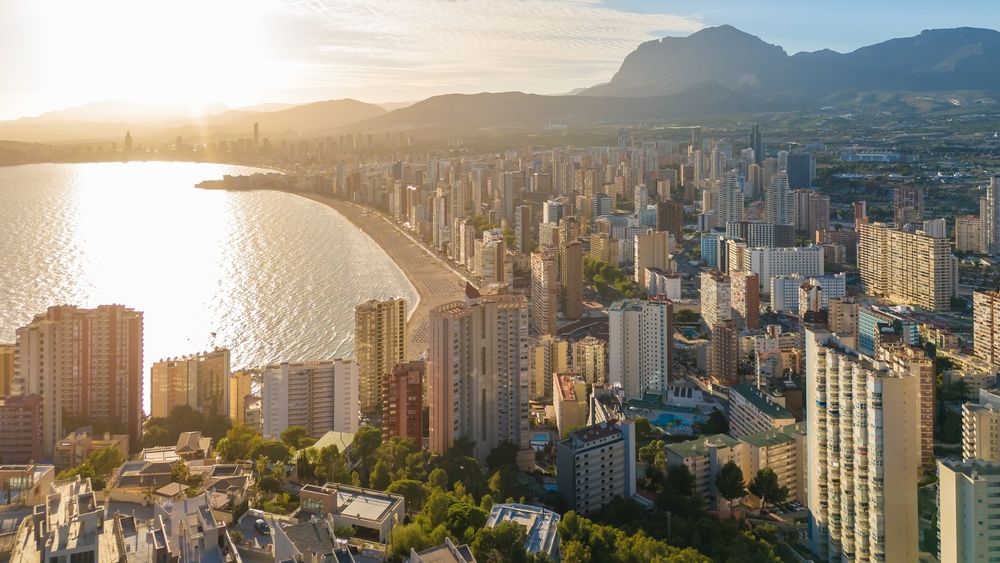 Las viviendas autosuficientes se convierten en el tesoro más codiciado de la Costa Blanca y Valenciana 1 shutterstock 2539906021