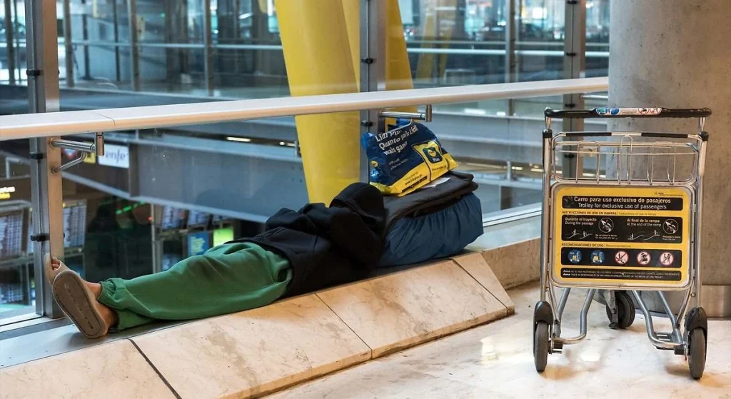 La «Aporofobia Institucionalizada» De Barajas Y Madrid Abandona A Cientos De Personas Sin Hogar 3 La &Quot;Aporofobia Institucional&Quot; De Aena Y Madrid En Barajas