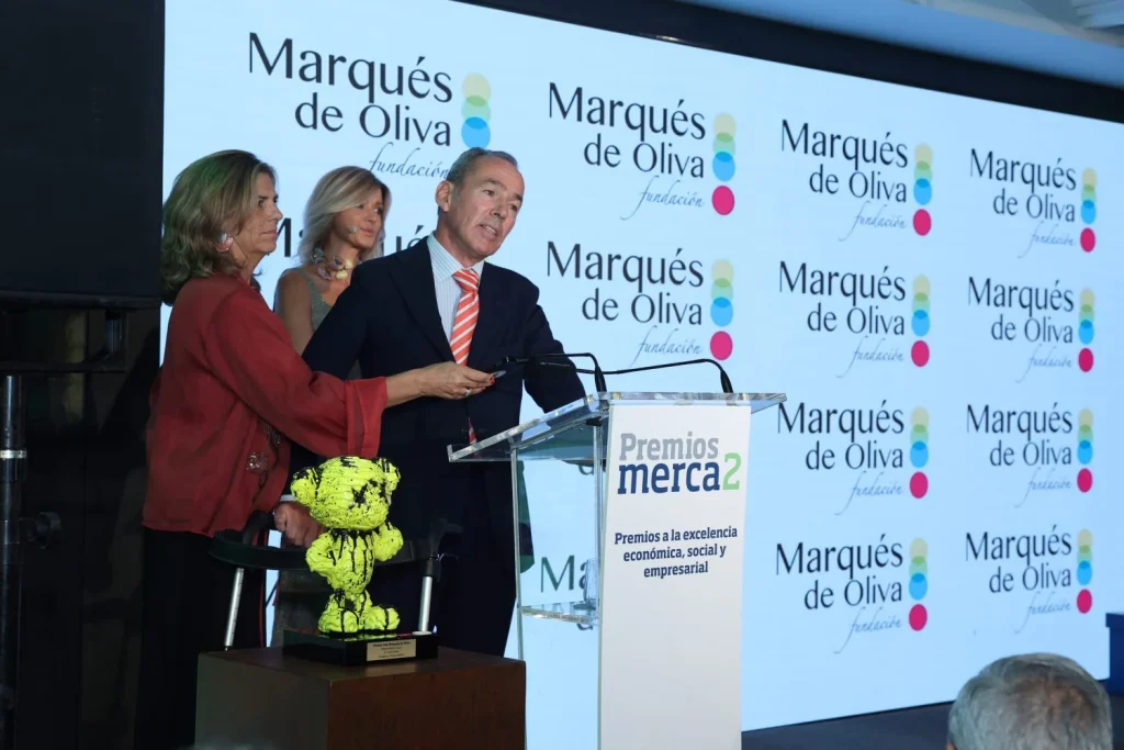 Jaime Lafita Recibe El Premio De La Fundación Marqués De Oliva A La Labor Social De La Mano De Feijóo 1 047