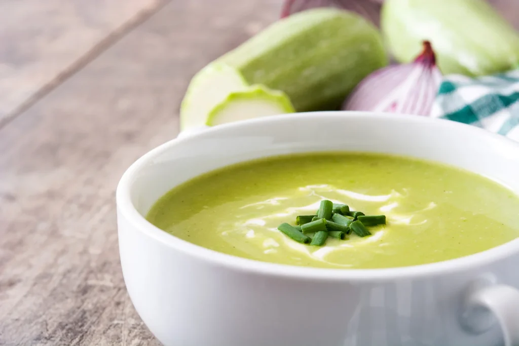 Esta Crema De Calabacín Con Un Ingrediente “Secreto” Engaña Hasta Al Paladar Más Exigente: Tus Hijos Comerán Verduras Sin Protestar 1 El As Bajo La Manga: Un Secreto Bien Guardado